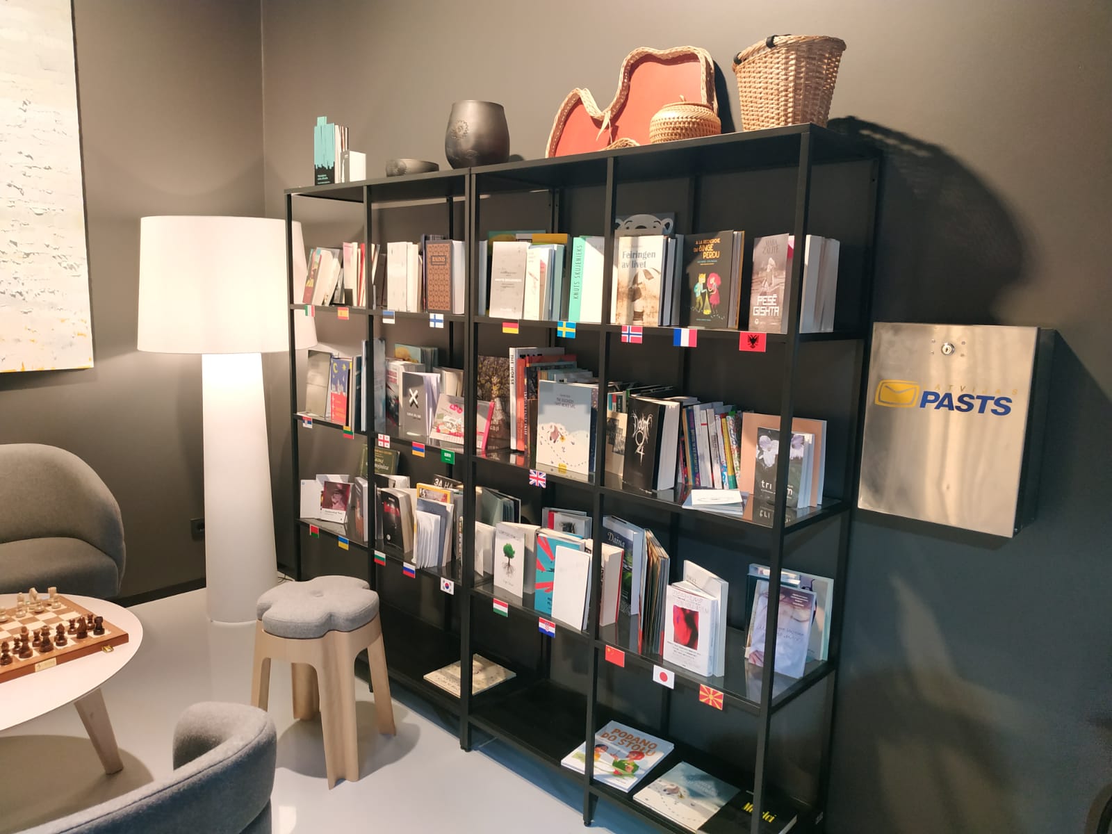 In August 2019, the “Latvian Literature” platform initiated a campaign
“Nedzēs ārā!” (“Do not end!”) to raise the funding necessary for its
survival. The Ministry of Culture made a decision to allocate funding for the u